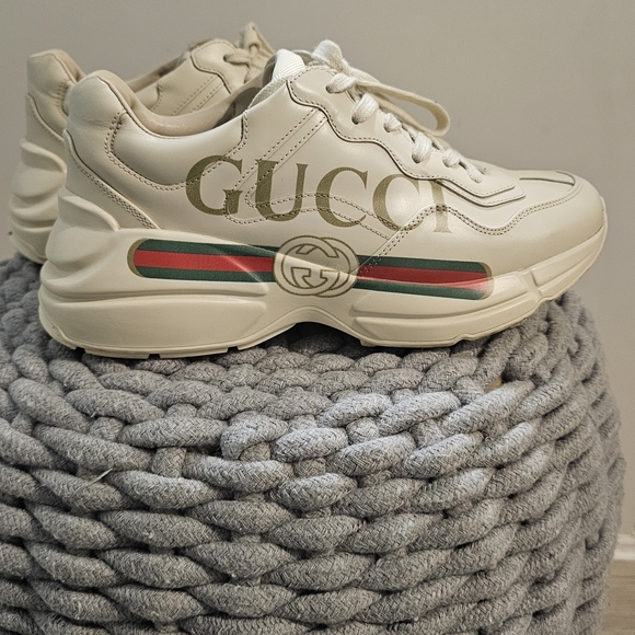 Gucci Off-White Sneakers with Signature Stripe - Picture 3 of 4